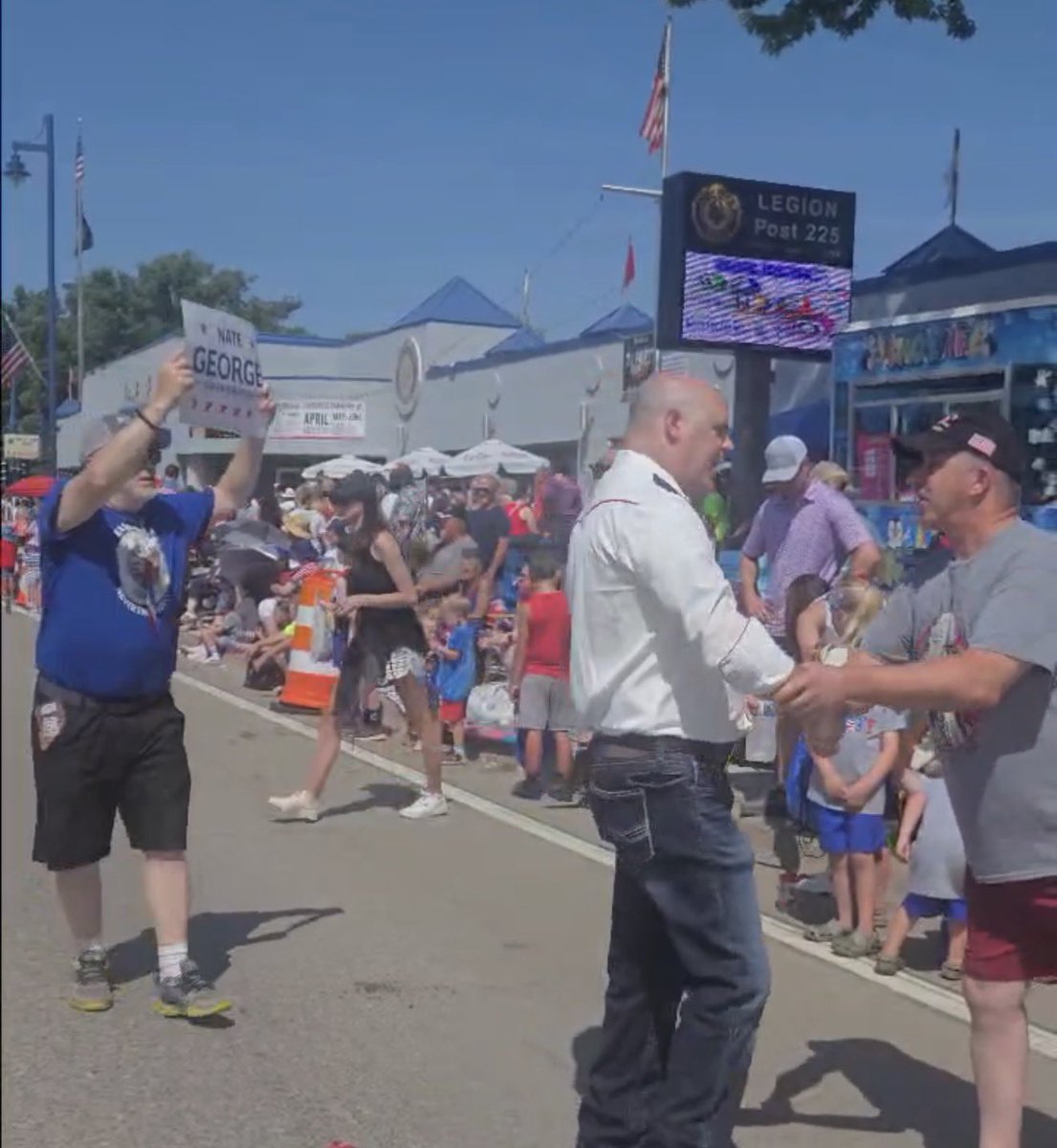 NateGeorgeMN's tweet photo. Nothing better than ending the Fourth of July in the City of Braham after running into a fellow mayor at a parade earlier today. Wherever you celebrated, I hope you had a wonderful Independence Day celebrating our nation and its many blessings. 🇺🇸 https://t.co/3mCL1nxvT1