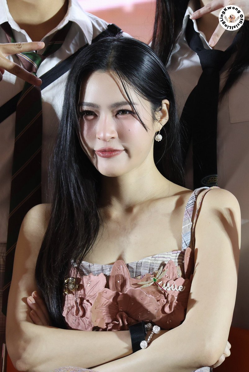 kaewlolo's tweet photo. @KwongTrendology @linglingsirilak บีบหน่อยได้มั้ย

LINGORM THAILAND FANTOUR
 #LingOrmKhonKaenFanMeet
@linglingsirilak
#หลิงหลิงคอง‌ https://t.co/Ye0XHM4CoX