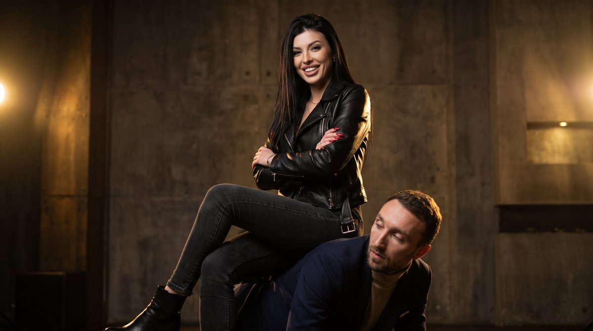 oxelwave's tweet photo. This is true power β turning men into furniture π
#Femdom #HumanFurniture #HumanChair #BDSM #LeatherJacket #Submission #Goddess #PowerExchange #MaleSub #FurnitureSlave (fantasy content) https://t.co/ub2vlNQCm7