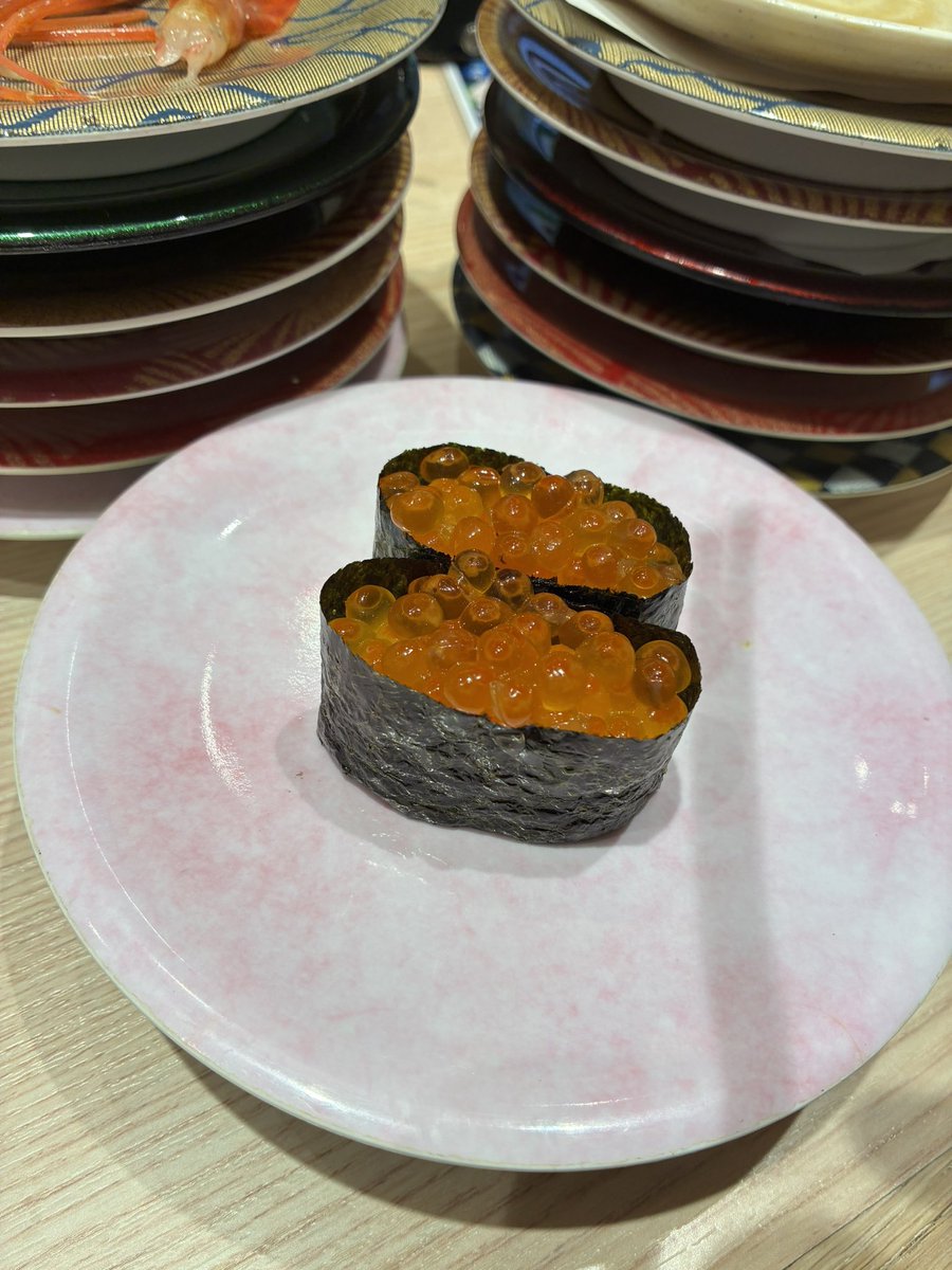 SugitaOne's tweet photo. サバの握り寿司食べたけど、サバ感なかった。脂はあったけど薄味。

エビとイカが1番美味かった。 https://t.co/vXq758bvzB