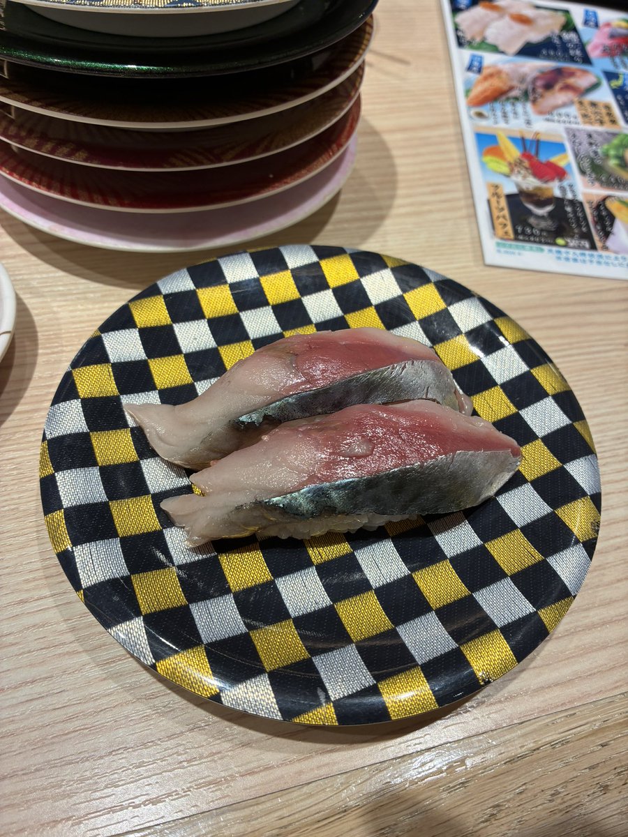 SugitaOne's tweet photo. サバの握り寿司食べたけど、サバ感なかった。脂はあったけど薄味。

エビとイカが1番美味かった。 https://t.co/vXq758bvzB