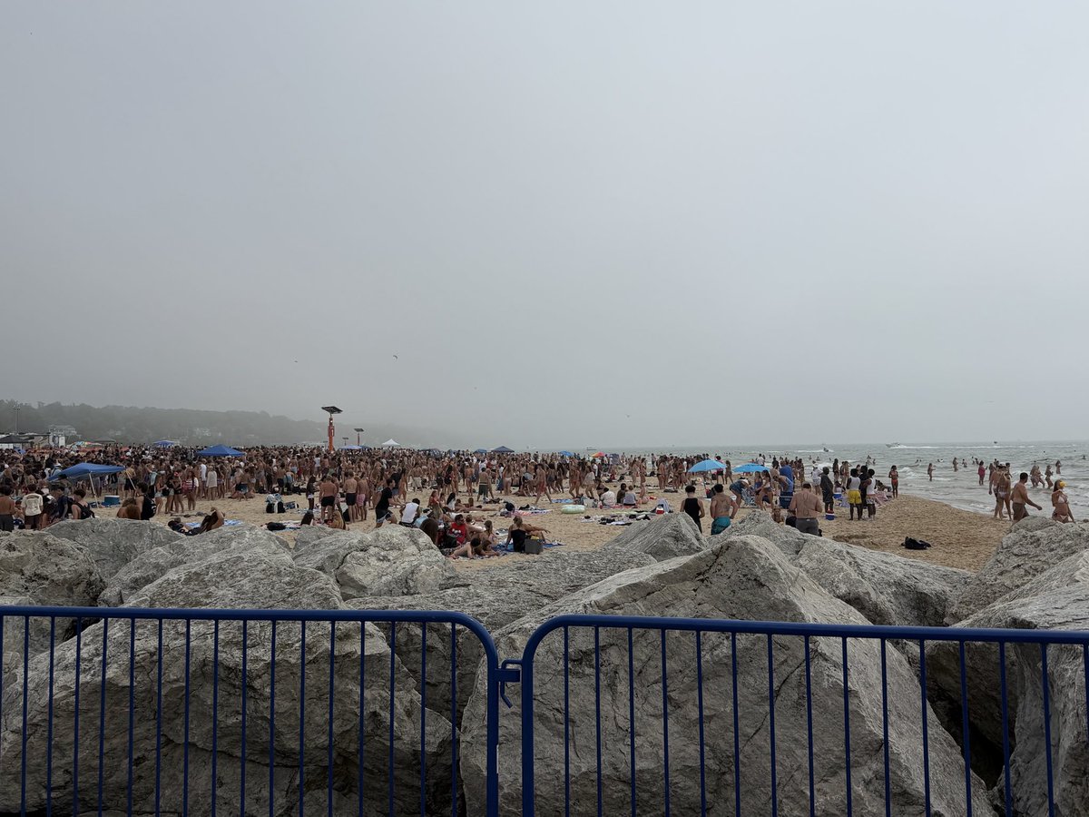 Arbiter762's tweet photo. @meleekarisma That was earlier in the week I’m home now and back to work on Monday today I was in grand haven for a bit and it was packed and I saw a Canadian flagged freighter pull in to drive something off https://t.co/1ldRCpRXSz