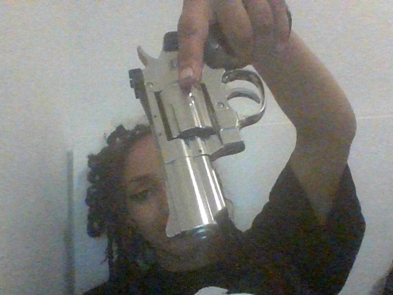 diazepink's tweet photo. #fakegun https://t.co/o7Xlq5L8PT