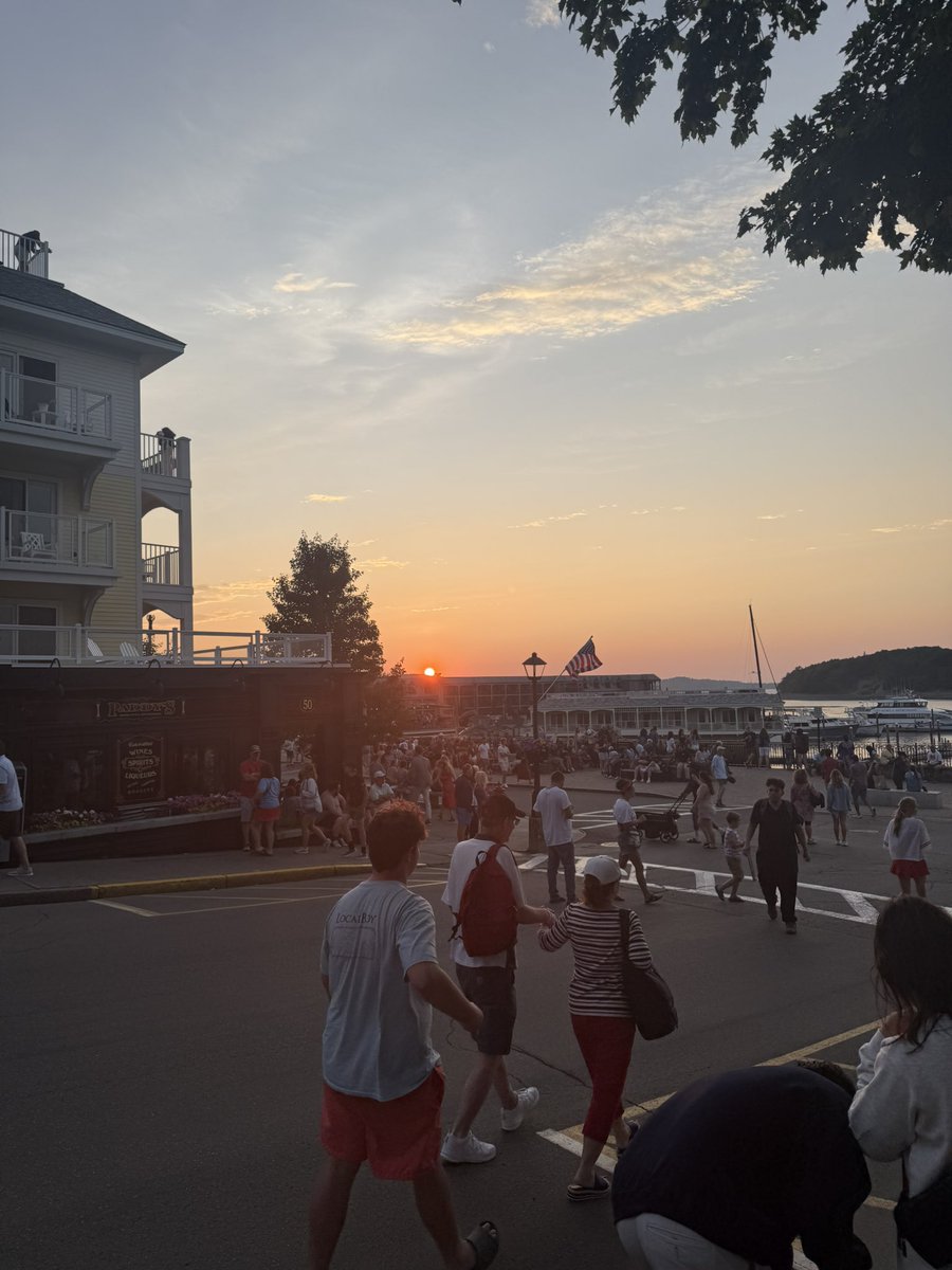 ESLEWIS21's tweet photo. Fourth of July! 🇺🇸 Bar Harbor, Maine 📍 https://t.co/S0tIo6ieuf