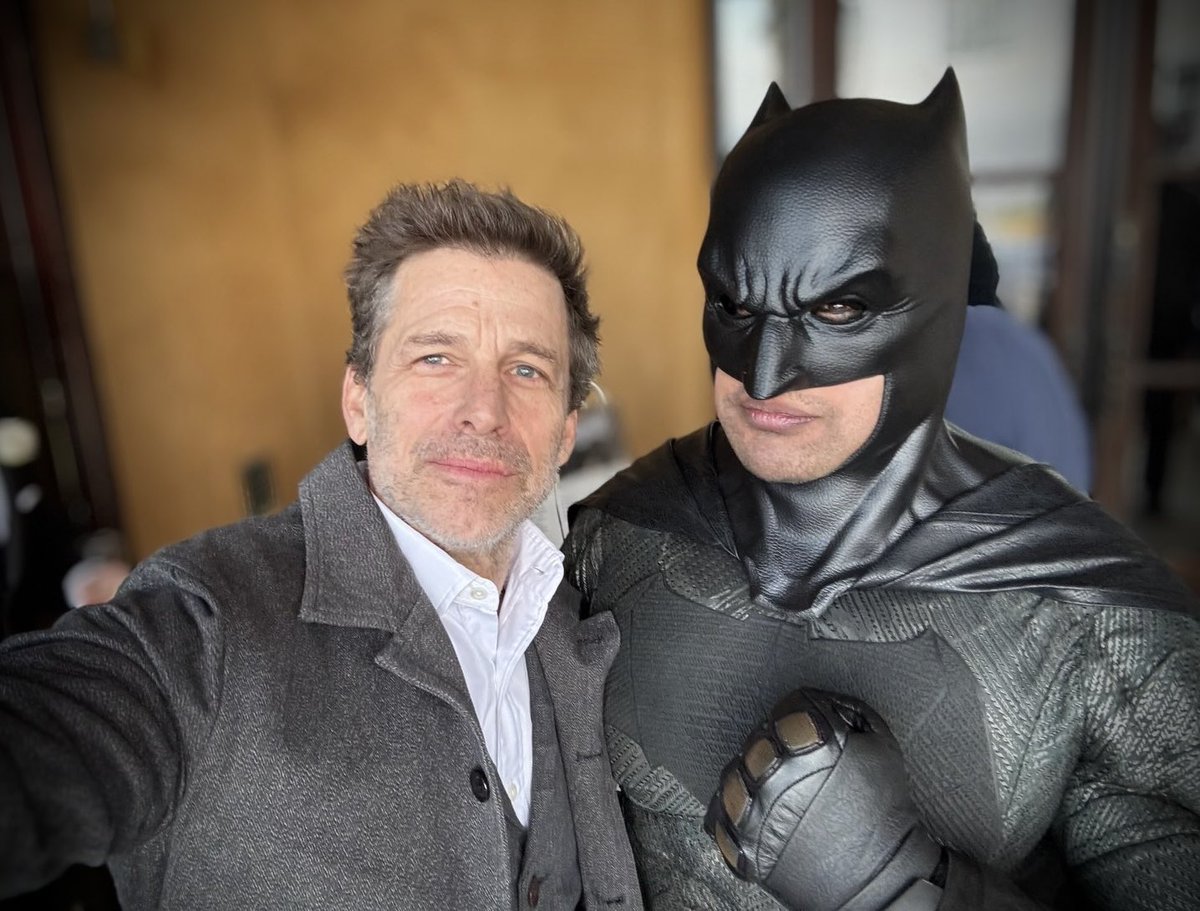 batsquez's tweet photo. “I must ride with my knights to defend what was, and the dream of what could be.”

Sending @ZackSnyder his flowers on this 4th of july & for my birthday wish.

Big thanks to @JasonLaboyPhoto for helping track down & acquire this beautiful moment captured in time.

It will serve as a reminder. 
Against impossible odds, Zack never gave up & neither will we the fans. 

#RestoreTheSnyderVerse 
#Batman #Batsquez 
#ZackSnydersJusticeLeague