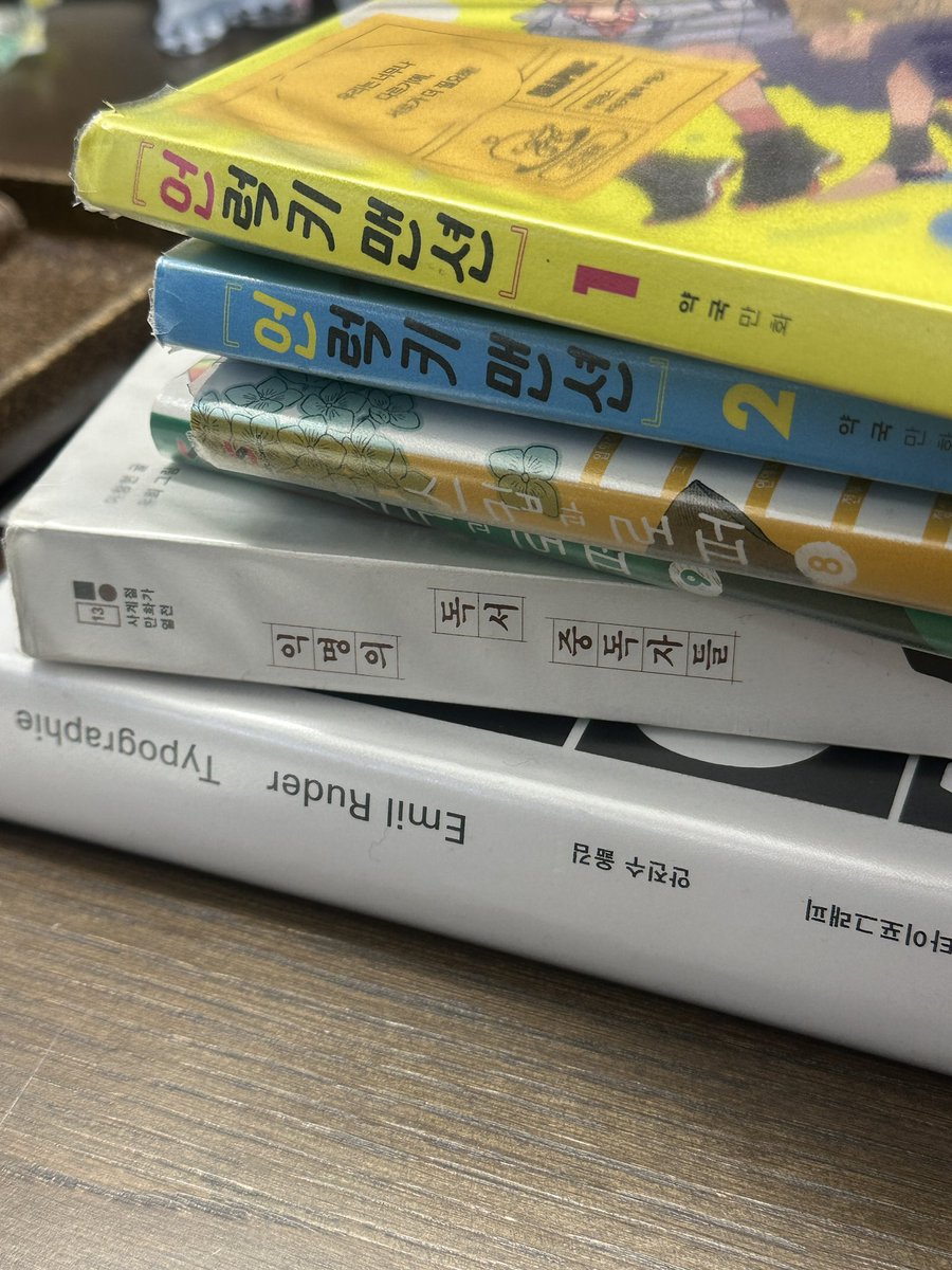 qufdla_'s tweet photo. 오랜만에 각 잡고 만화 읽은 하루 https://t.co/p4y86ZwfQI