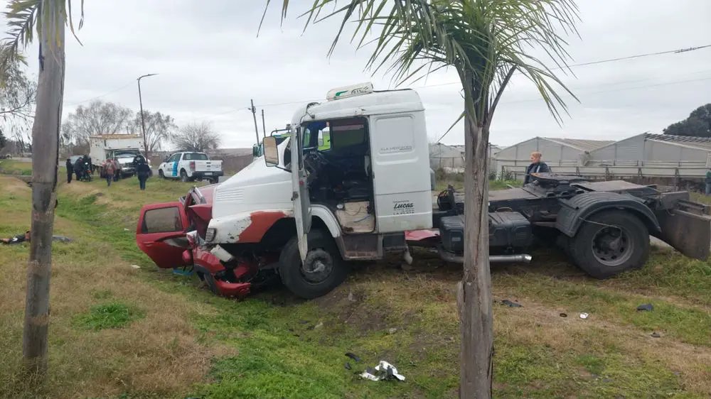 RED92cadadiamas's tweet photo. 👥👉🚨🚔 #PolicialesRED92 | #Abasto | #LaPlata |
Fatal accidente en La Plata: investigan las causas de un choque frontal que dejó una víctima mortal https://t.co/exsaXqWPd2 https://t.co/lE8hw6ic5V