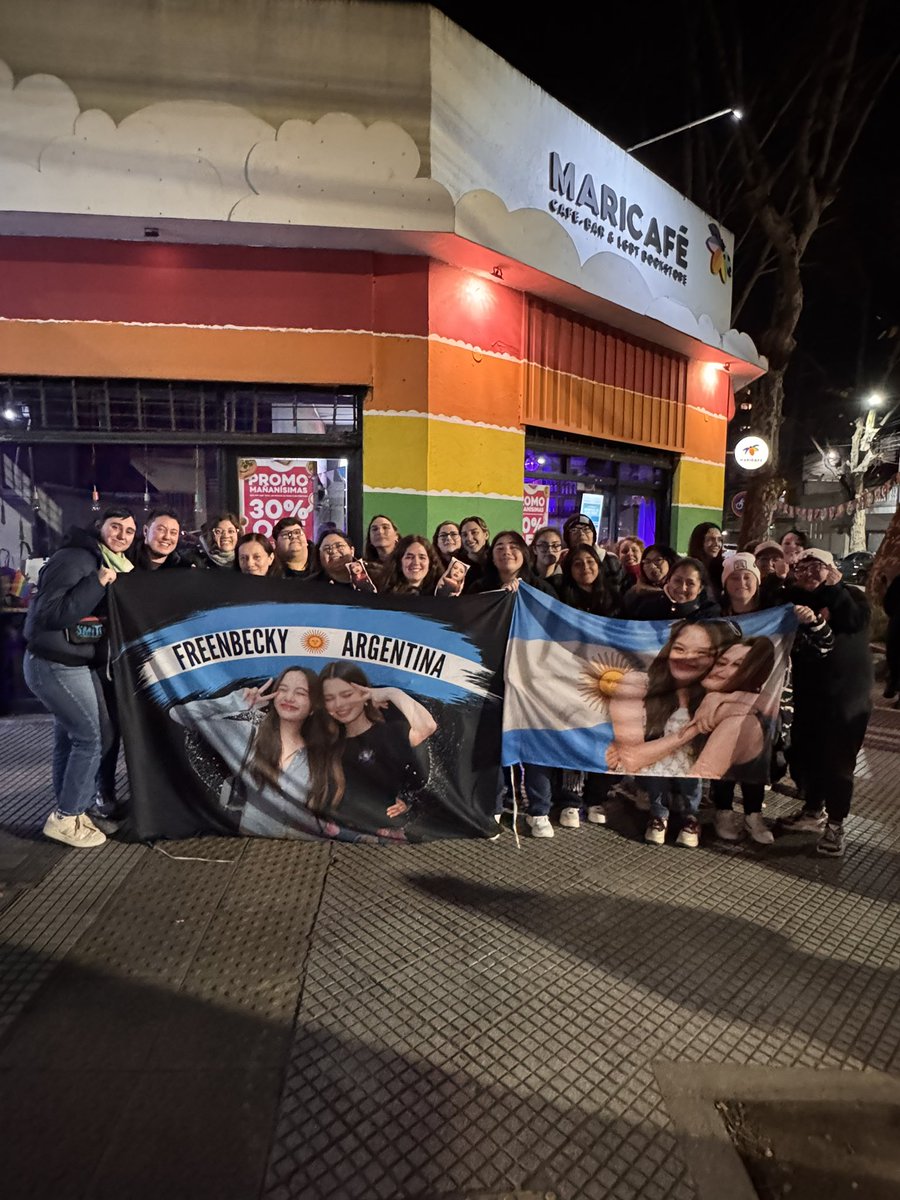 FreenBecky_Arg's tweet photo. Gracias por venir a ver el final todas juntas…faltaron muchas y la próxima vez lo hacemos en un lugar más amplio para que la familia completa esté 🫂🌪️

THE AIR FINAL EPISODE
#เสน่หาวาโยตอนจบ https://t.co/uhUhzthxo8