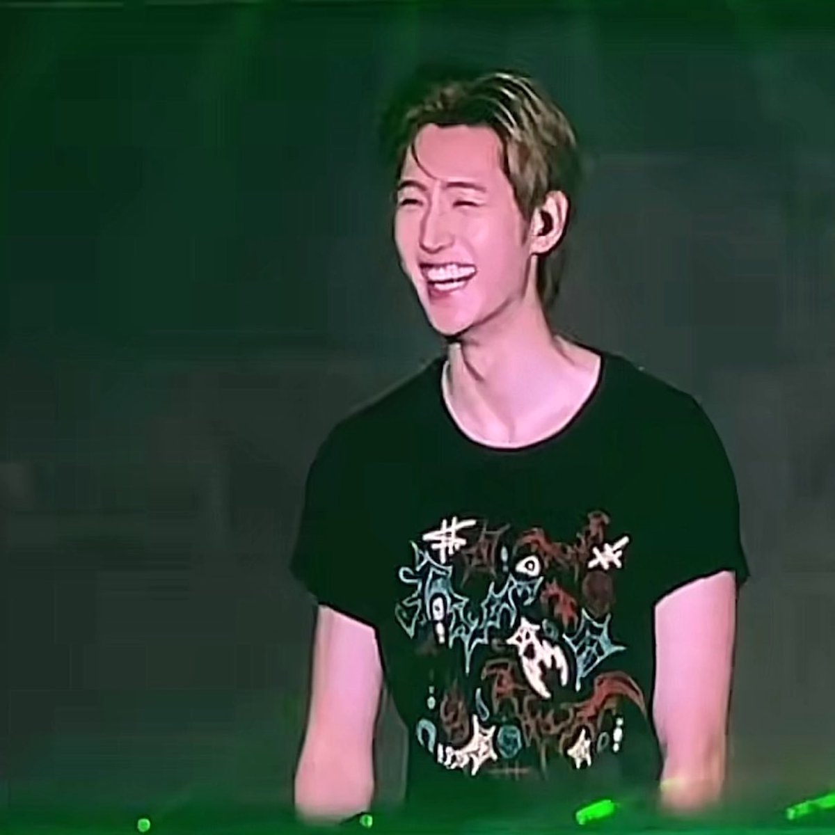 jnklcshn's tweet photo. y’all don’t get how I’m ugly crying right now by seeing sunghoon being SO SMILEY for having his version played at encore😭 https://t.co/62qa1PTv7C