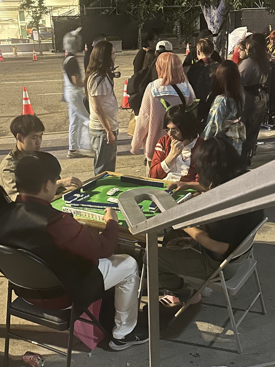 logicalia_'s tweet photo. winning ticket only wins by tsumo at midnight mahjong because the tiles will be sad if they are ron'd from their friends https://t.co/hdFIPjAuP7
