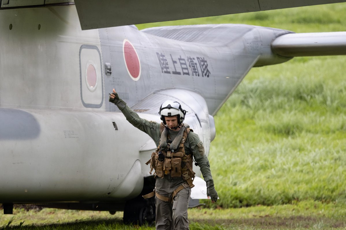 USMC's tweet photo. #MarineCorps MV-22B Osprey tiltrotor aircraft with the 1st Marine Aircraft Wing and Japanese Ground Self-Defense Force V-22 Osprey tiltrotor aircraft take part in Resolute Dragon 26 at Japan Ground Self-Defense Force Vice Camp Takayubaru, Kumamoto, Japan. 

Resolute Dragon is an annual bilateral exercise in Japan that strengthens the command, control, and maneuver capabilities of U.S. Marines in @IIIMEF and Japan Self-Defense Force personnel, with a focus on controlling and defending key maritime terrain. 

#Marines #USMC #JointTraining #Military