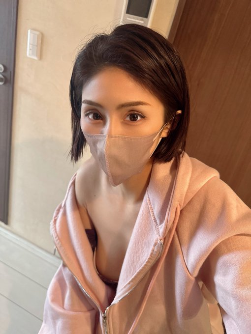 macecambell's tweet photo. 平成1桁ババァだけど甘えていいですか？🥺♡ https://t.co/2tFTAoi5Hj