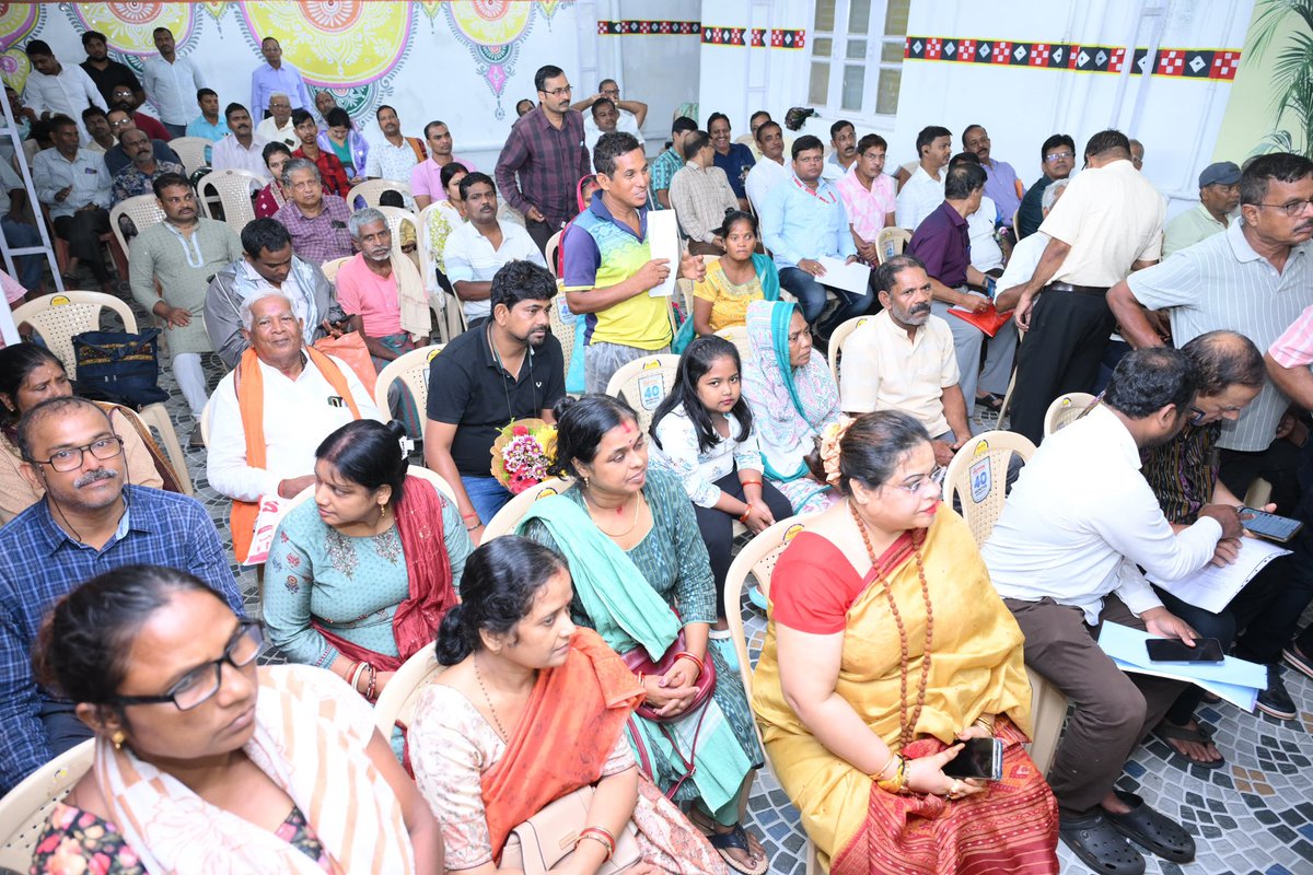 AprajitaSarangi's tweet photo. Met around 600 residents of Bhubaneswar and beyond in Grievance Hearing session in my office yesterday.
4 hours long- continuous. It was heartening to listen to all. Tried to resolve as many issues I could.
This is a regular feature.
@PMOIndia https://t.co/8blUXHcImj