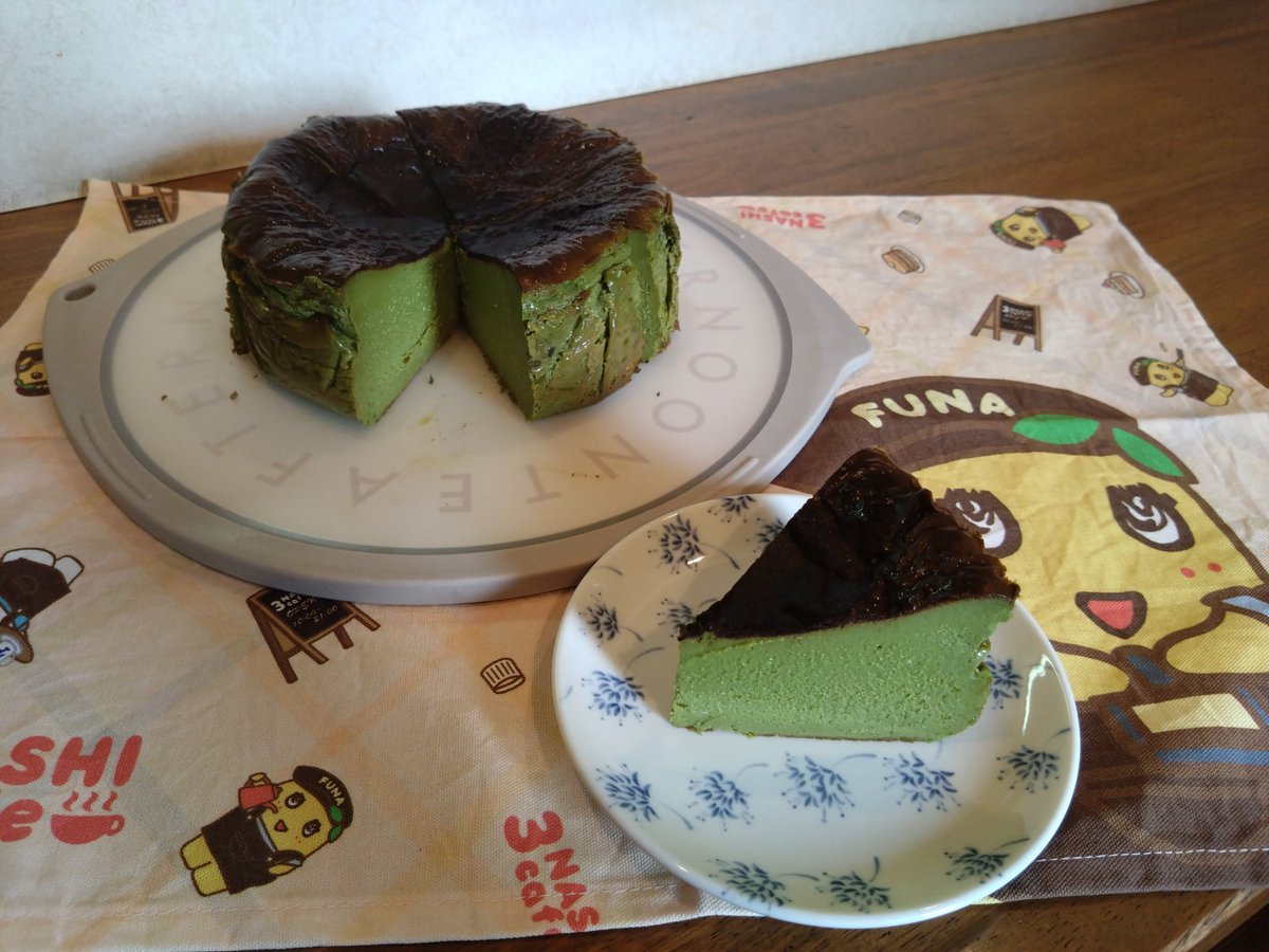 springchildmam's tweet photo. 柾哉先生の教え通り、しっかり冷やしたので、いざ実食🍴
#抹茶のバスクチーズケーキ
#まさやのおやつ時間 https://t.co/PonPBsYRAa