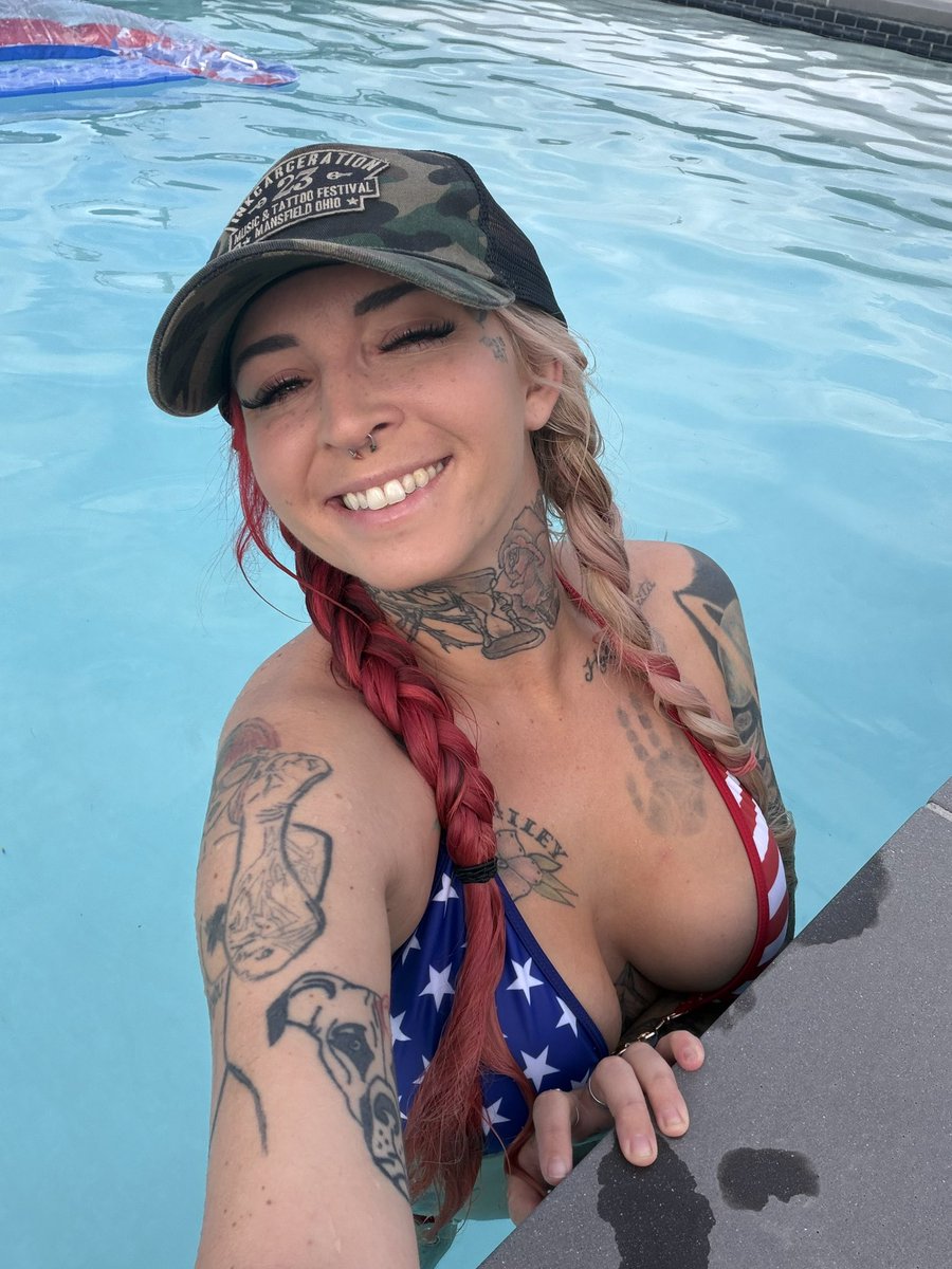 thirsttrip's tweet photo. happy 4th🎇 https://t.co/zgA0WvQVez
