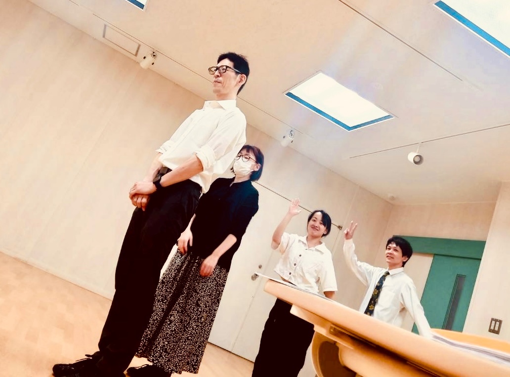 makanaare's tweet photo. 【残席状況】

７月
・18(土) 17:00 △残6
・19(日) 13:00 ▲残3 / 17:00 ◎余裕あり
・20(月) 13:00 ◯半数 / 17:00 ◎余裕あり

劇団マカナーレ オムニバス公演
『コメディの盛り合わせ』
＠東中野バニラスタジオ

【料金】
2,500円（全席自由）

▼ご予約はこちら
https://t.co/ms529TyKVm https://t.co/rHGtppM768