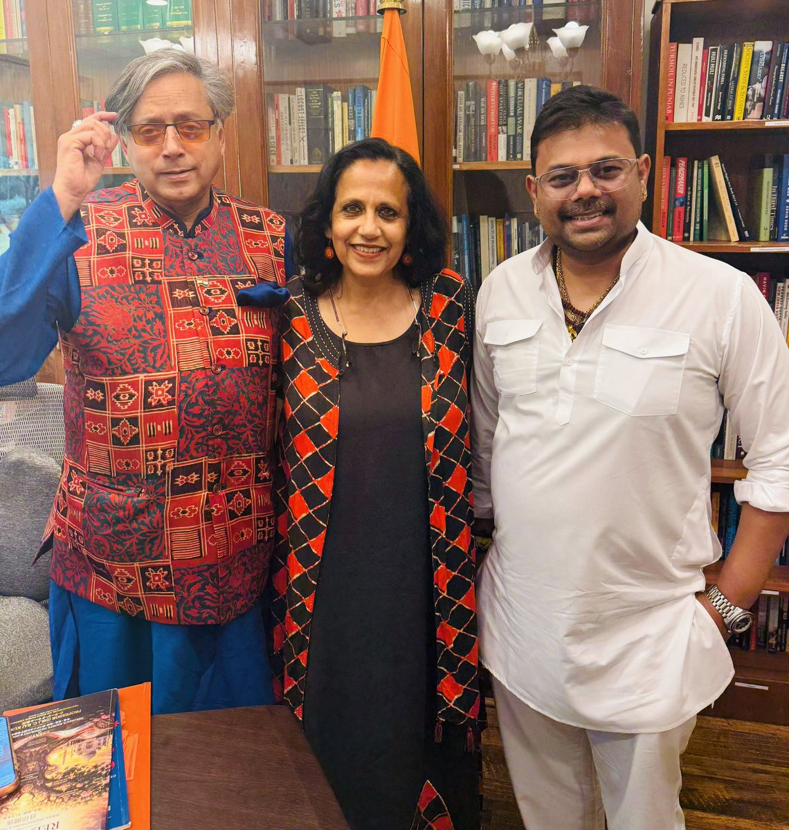 ShashiTharoor's tweet photo. Pleased to meet my friend @AV_JASWAL from @INCJharkhand. We discussed some of the innovative initiatives he is pursuing within  the Congress to empower tribal communities in Jharkhand and explored opportunities for further engagement in this important area. My sister @ShobhaTharoor joined us for part of the conversation.