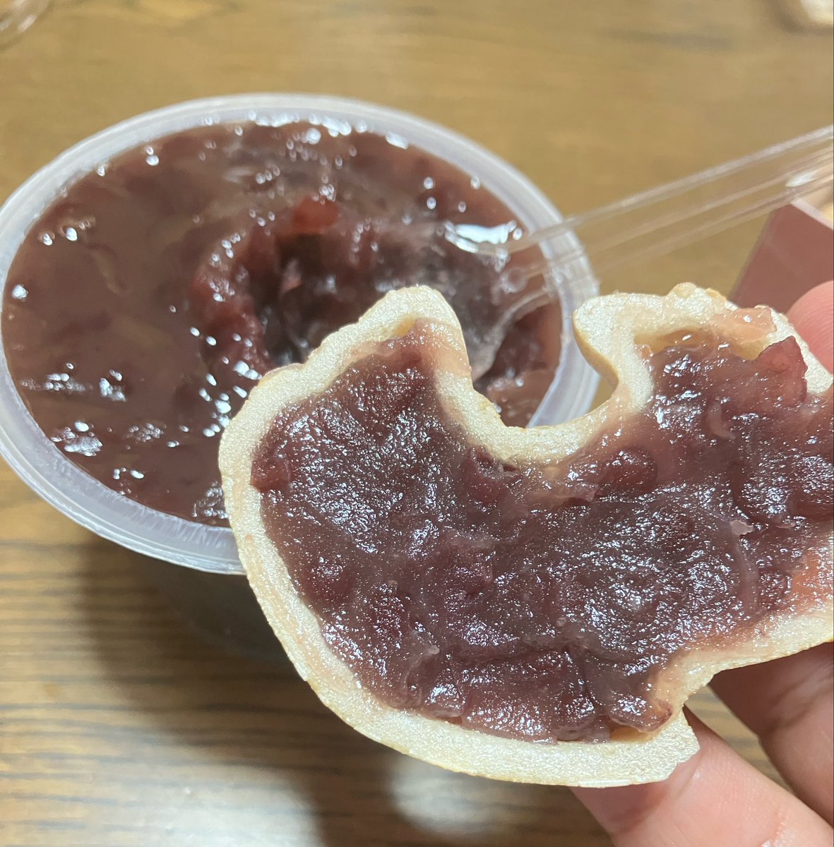 FantasticDango3's tweet photo. @shachimonaka アンコたっぷり塗って
皮のパリパリ、
いやバリバリを楽しむ。
コレがいいですよねぇ。
サブレにも…
バターの風味とアンコは
たまらんのです。 https://t.co/mahwOHxKK5