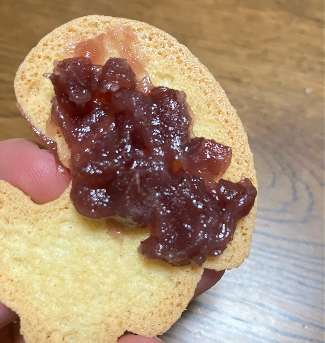 FantasticDango3's tweet photo. @shachimonaka アンコたっぷり塗って
皮のパリパリ、
いやバリバリを楽しむ。
コレがいいですよねぇ。
サブレにも…
バターの風味とアンコは
たまらんのです。 https://t.co/mahwOHxKK5