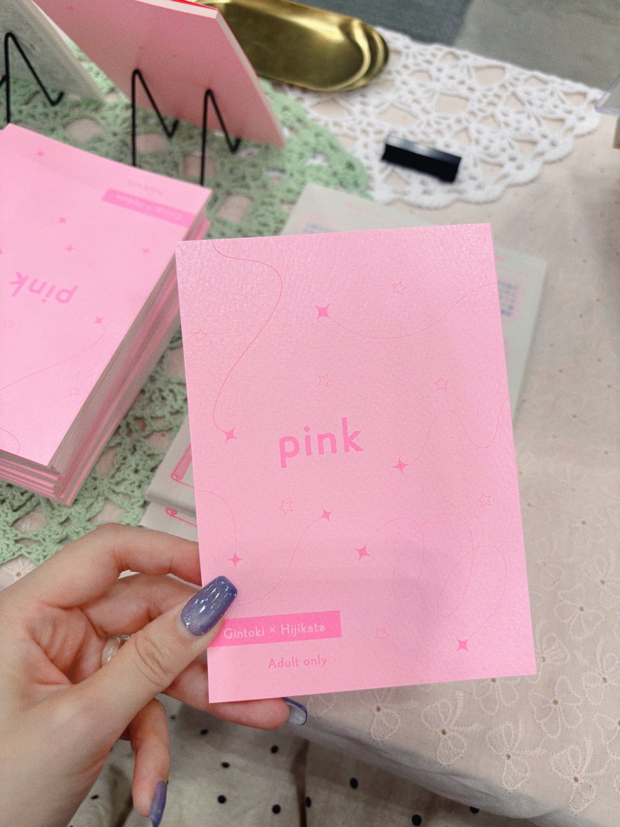 F9EAC0's tweet photo. 本できてた！思ってた3倍ピンクだった💝🪞🌷🌸💄🍧🧠🎀 https://t.co/ZRtia6SgyT