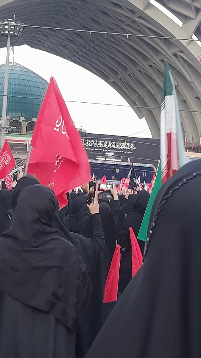 atr_narges's tweet photo. سلام آقایی که الان روبه روتونم😭
#باید_برخاست
#پدر_امت https://t.co/a8LZgR0et7