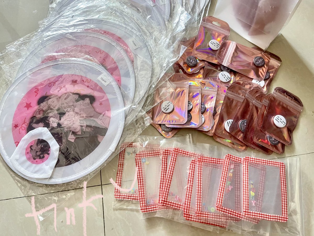 _tinkerbin's tweet photo. see ü in a bit! 

added designed top loaders for freebies~ 💘 https://t.co/4Z5SjyWSwt