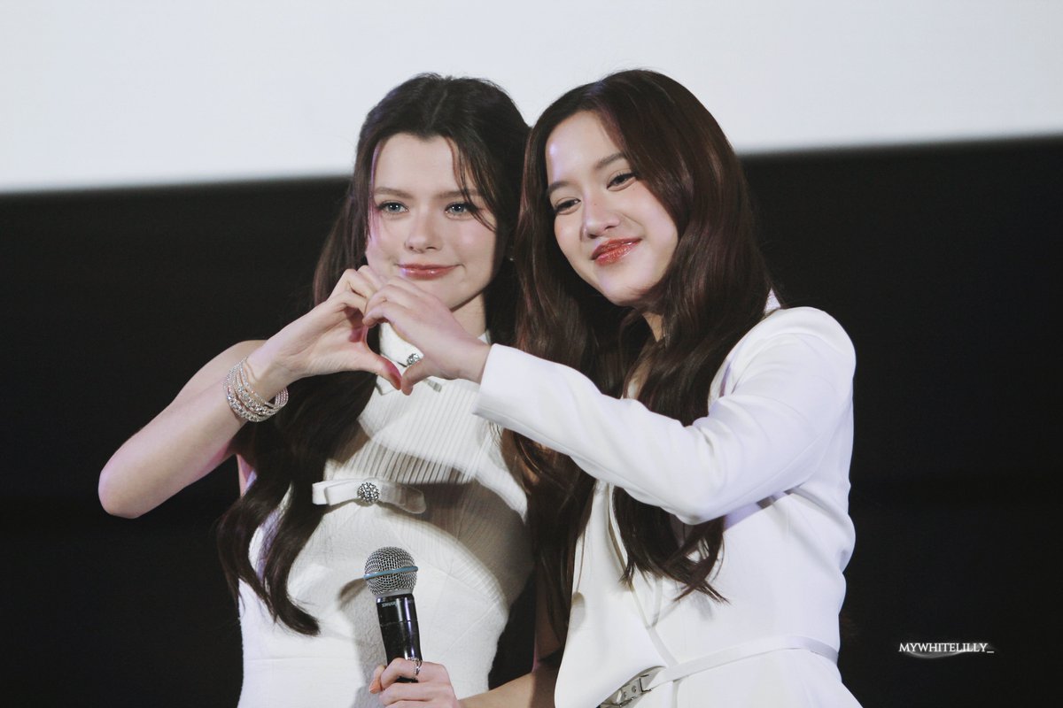 mywhitelilly_'s tweet photo. love is in the air 🤍😘

THE AIR FINAL EPISODE
#เสน่หาวาโยตอนจบ
#ฟรีนเบค #FreenBecky https://t.co/qiztNCx75t