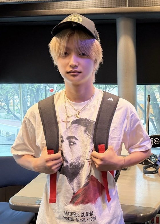 【みーたん】写真 起きて改めて見てもコレ←がコレ→なのまだおもしろい😂😂 イケメン