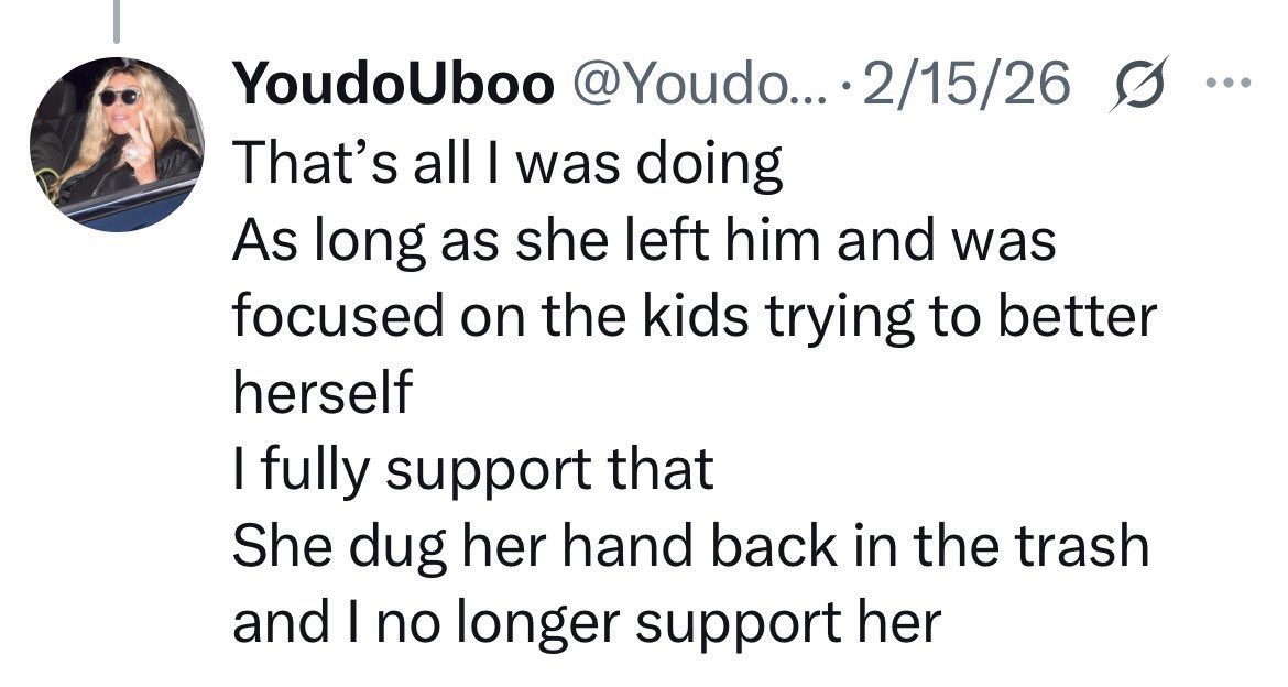 apslxa's tweet photo. @YoudoUb00 @PBandJenelley_1 fake, idiot or a liar, which one are u https://t.co/4WNqIOsyye