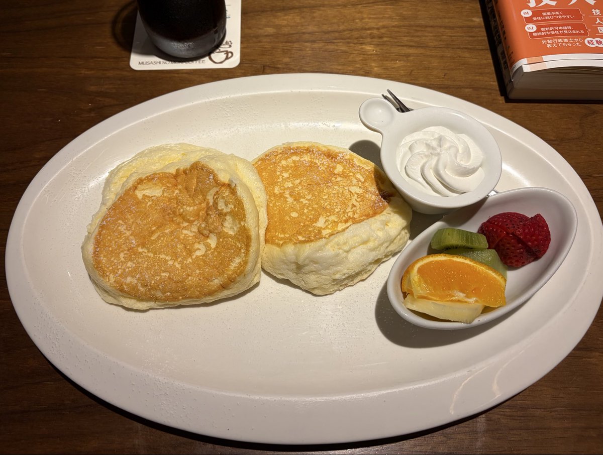 risa_i_legal's tweet photo. おはようございます☀️

今朝は、大好きなパンケーキをいただきながら入管の勉強をしています📚

数日前から、またまたお口が
「パンケーキ食べたい❣️🥞」になって
いたので、ようやく満たされました🥞

今日も一歩ずつ頑張ります🌿

皆さまにとって、穏やかで
素敵な休日になりますように☘️ https://t.co/WnKASixj8t