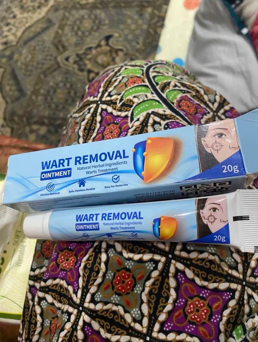 nornavern's tweet photo. SERIUS DEH PERCAYA tahi lalat aku aja berhasil copot. mau buat kutil, skin tag, atau bintik kolesterol juga bisa. lama” dia bakal kering, mengecil, terus copot sendiri 😭🙏🏻￼ https://t.co/qpyj85Lsab