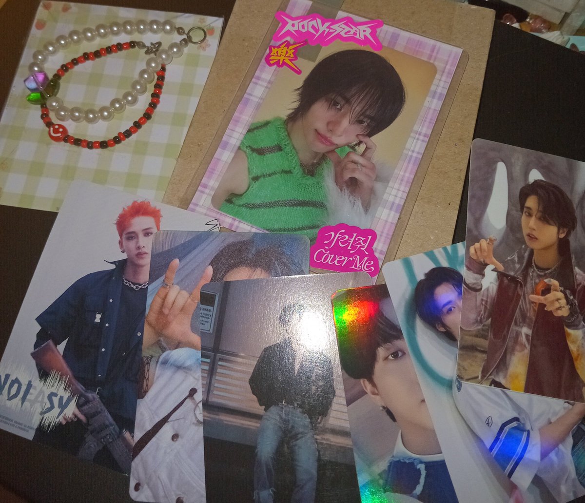 yumisparksz's tweet photo. 📎 — #trenks | #yumikaemails

────୨ৎ────

to: @c_rtres 

umuwi na ang aking prio pc from ate era HAHSHAHHAHA !! it took me so long to find someone selling this photocard and im so happy i finally have it 🥹🥹 ang cute ng freebie heueue thank you so myach!! 😭🩷 https://t.co/ADijoRZUT0