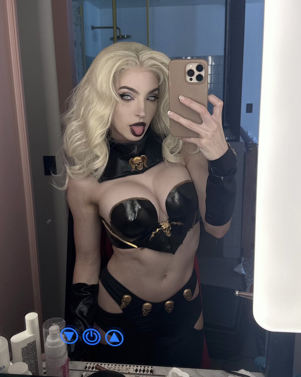missbrisolo's tweet photo. anyone recognize this character? 🖤☠️

finally tried on this cosplay with the wig and contacts!! #ladydeath #cosplay https://t.co/TH7LvX9EiQ