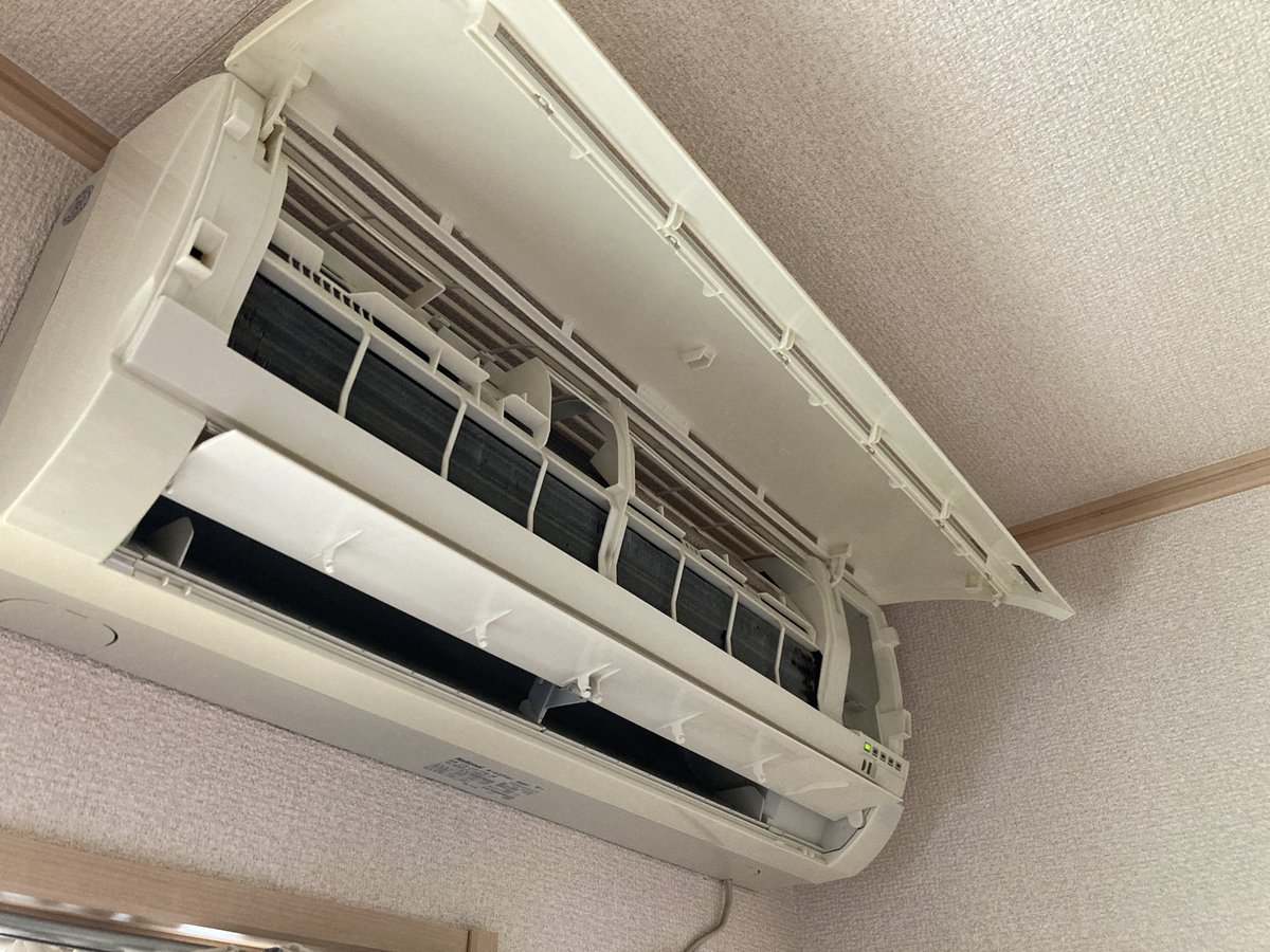 magipinkFC's tweet photo. 7月に入ったのでエアコン始動（遅い）

清掃して試運転
冷たい風出てるので大丈夫

シロッコファンちょいと汚いので近々バラシだな https://t.co/GX7sdil9z6