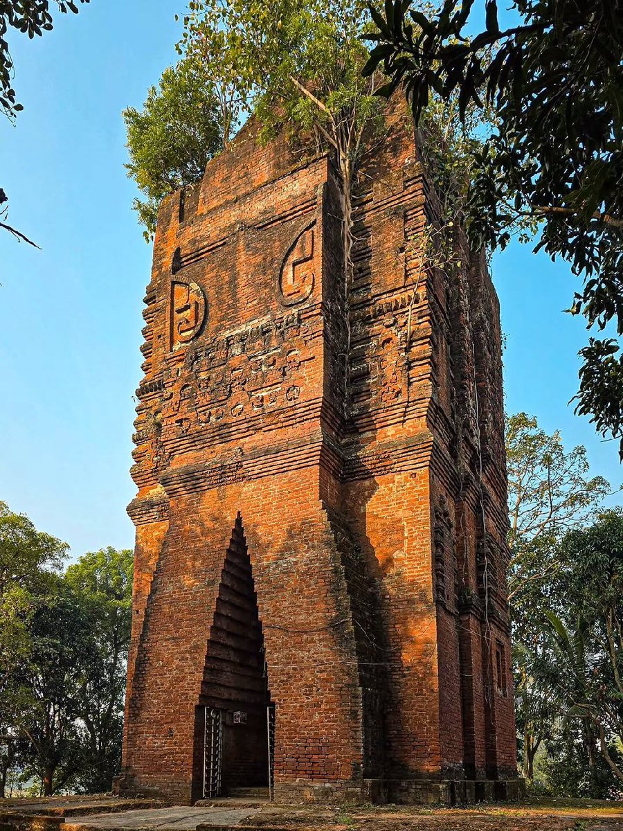 TheAdivasiyat's tweet photo. The Great Sun 🌞 Temple of Bengal ! 

Sun worship was very popular in Bengal. https://t.co/sveHvnRkLI