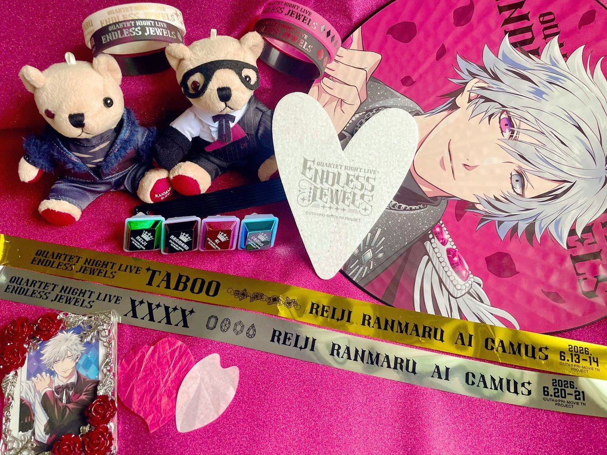 cucumber_1863's tweet photo. いまだに余韻を引きずってる…♪
スタトレに続き、神戸は今回も銀テやGLハートが手元に降ってきてゲットできた最高のアリーナ席でした！センステ近すぎて震えた。最高の時間でした！神席を当ててくれた友人に感謝！千葉銀テはFF様に交換いただき手に入れられました！御縁に感謝しかない。 https://t.co/4eWyD02WUX