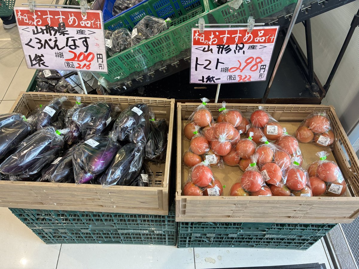 genki1ba's tweet photo. 日曜恒例ごちそう祭開催中！夕食にオススメ商品販売してますよー！麻婆茄子、サラダ、焼魚、ご飯のお供、味噌汁、唐揚げ、棒棒鶏などにオススメです！ぜひご利用下さい！ #元気市場 #ごちそう祭 #日曜恒例 #夕食に #ぜひご利用下さい https://t.co/W8DRr6y8lF
