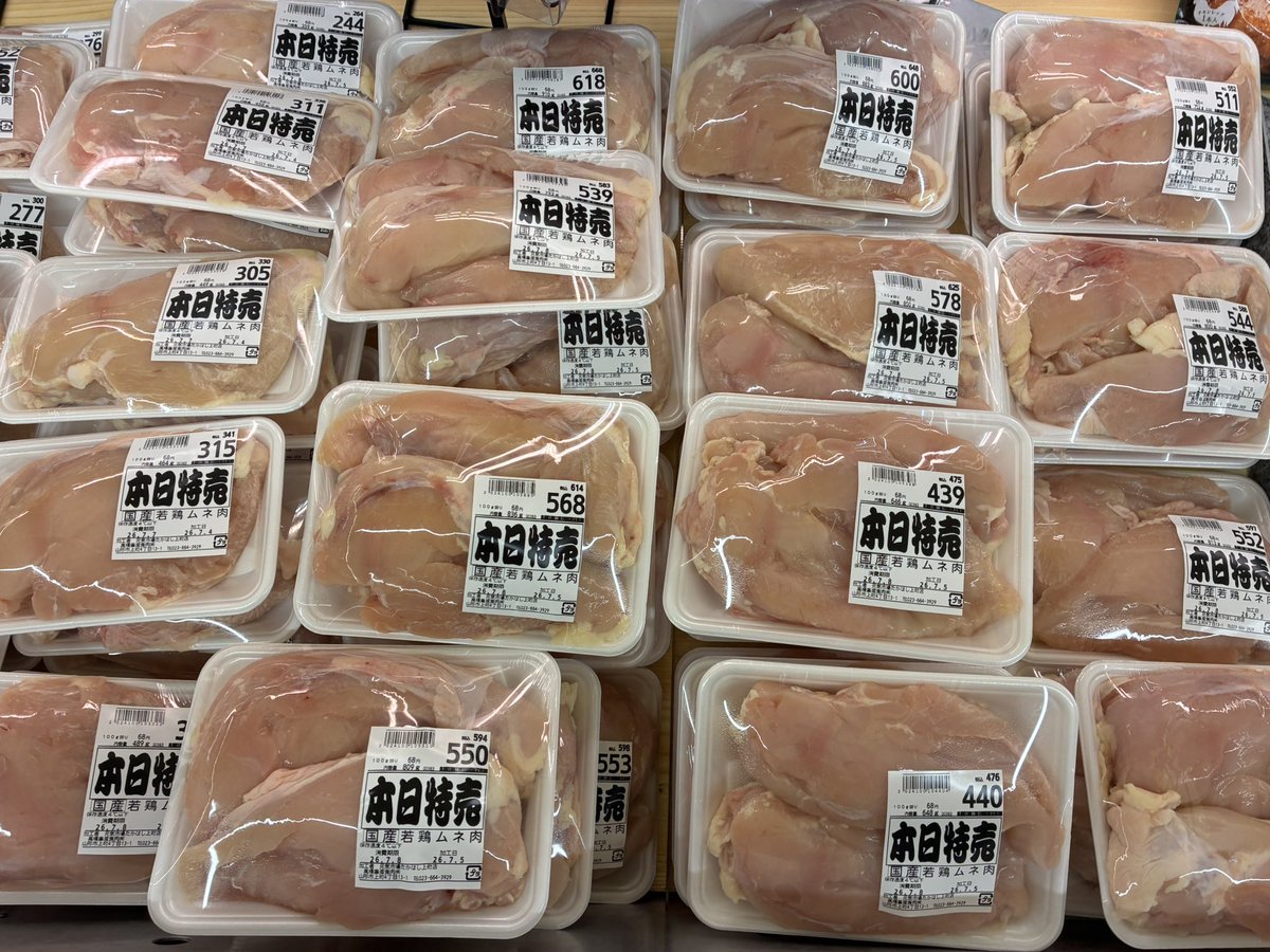 genki1ba's tweet photo. 日曜恒例ごちそう祭開催中！夕食にオススメ商品販売してますよー！麻婆茄子、サラダ、焼魚、ご飯のお供、味噌汁、唐揚げ、棒棒鶏などにオススメです！ぜひご利用下さい！ #元気市場 #ごちそう祭 #日曜恒例 #夕食に #ぜひご利用下さい https://t.co/W8DRr6y8lF