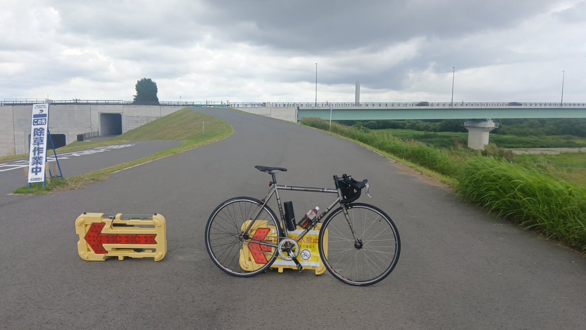 cyclebicycle's tweet photo. 江戸川走行中っ。雨雲レーダーによると、走る方向に雨雲が移動する予報に���っとる〜。(⁠･ั⁠ω⁠･ั⁠) #江戸川自転車道 #ピスト #固定ギア https://t.co/gCxDYeMPmp