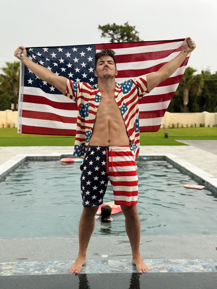 sammyguevara's tweet photo. The best 5 F-words: Food, family, fireworks, flips, and freedom. 🇺🇸 #Happy4thJuly https://t.co/wBSv7JSEgW
