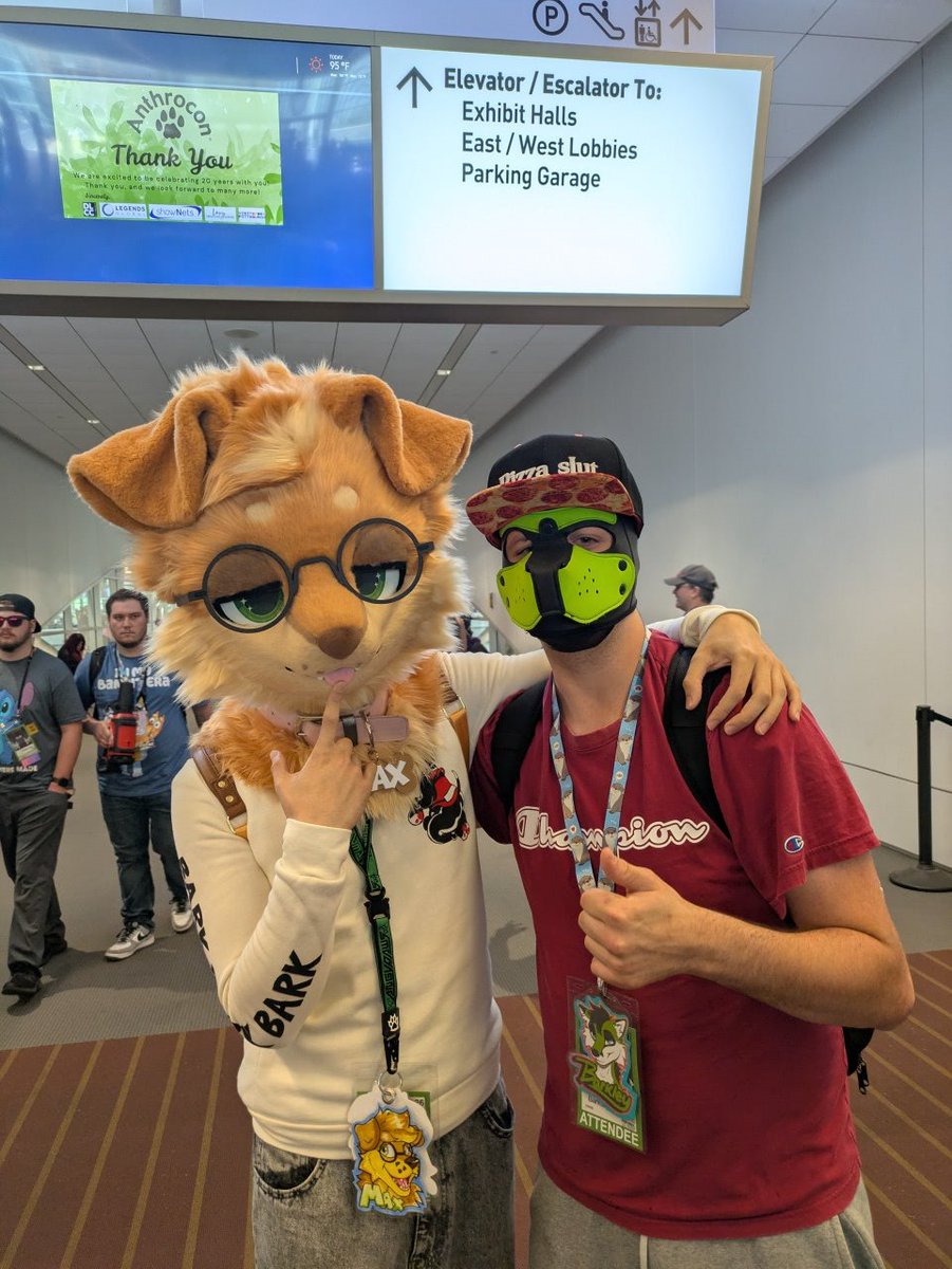 barkgaming67's tweet photo. @MaxFluffys it was good meeting you! https://t.co/a2u5Pzb6K6