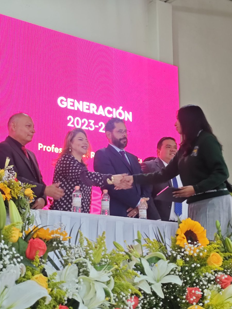 snte_24's tweet photo. 🎓 Esta semana, el Prof. Francisco Ramírez Labra, el Prof. Jesús Rafael Méndez Salas y el Comité Ejecutivo Seccional acompañaron las clausuras de fin de cursos 2025-2026, refrendando su reconocimiento y cercanía con las maestras y los maestros.
#SNTE #Sección24 https://t.co/GJnsEHdHrc