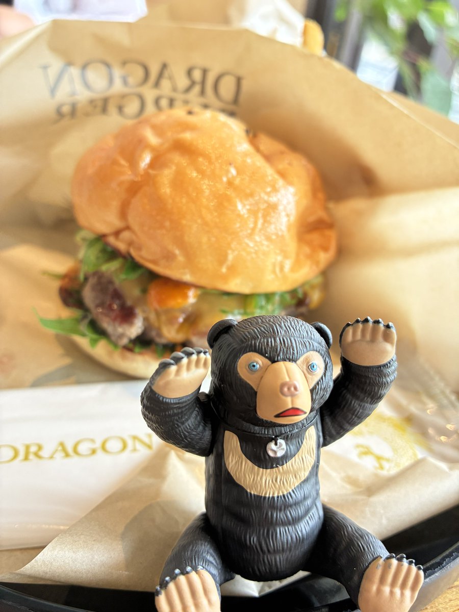 wiTzYu_a1113's tweet photo. ガチャガチャで無事に手に入れたマレーグマさんとお肉タイム❤︎
#plums https://t.co/VdSzfeRIOe