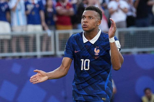 livedoornews's tweet photo. 【北中米W杯】エムバペが怒り「パラグアイはサッカーする気がなかった」接触多数
https://t.co/QuAywzbCgv

フランスが1ー0でパラグアイを下して8強入りした。前半からラフプレーも多く、徹底マーク受け何度も接触したエムバペは試合後、怒りを露わにした。 https://t.co/ukdMFPSNHw