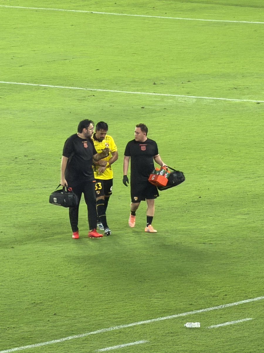 sbasantes92's tweet photo. El defensor central Javier Báez 🇵🇾 sale lesionado, ingresará Gustavo Vallecilla en @BarcelonaSC https://t.co/C4bODRtfmS