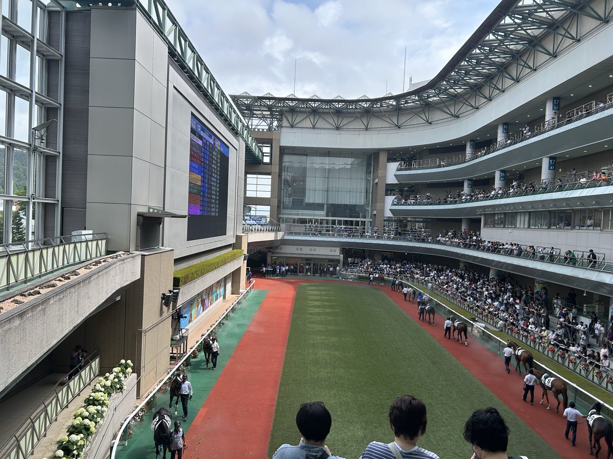 0203Vrc16331's tweet photo. 福島競馬場にきたよ
勝って夜は焼肉っしょ https://t.co/ESJpuCeS1B