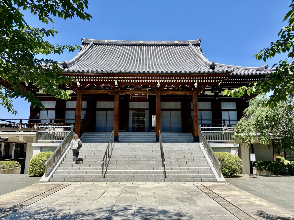 yuubukan's tweet photo. 家康公のご母堂「於大の方」様の墓所が建つ小石川伝通院にお参り。
文久3年2月8日
近藤勇達浪士組一行は　
14代将軍家茂公を警護する為
伝通院を出陣し京へ。
京都での新選組の活躍は
その名を歴史に残しました。
「於大の方」様に新選組とのご縁を謹んで御礼申し上げました。
#近藤勇
#勇武館 https://t.co/W6mLwZa3LL