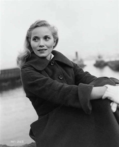 HansomRansom4's tweet photo. Happy birthday Eva Marie Saint in On The Waterfront 1954. #evamariesaint #actress #onthewaterfront #northbynorthwest #allfalldown https://t.co/J01RynLNf6