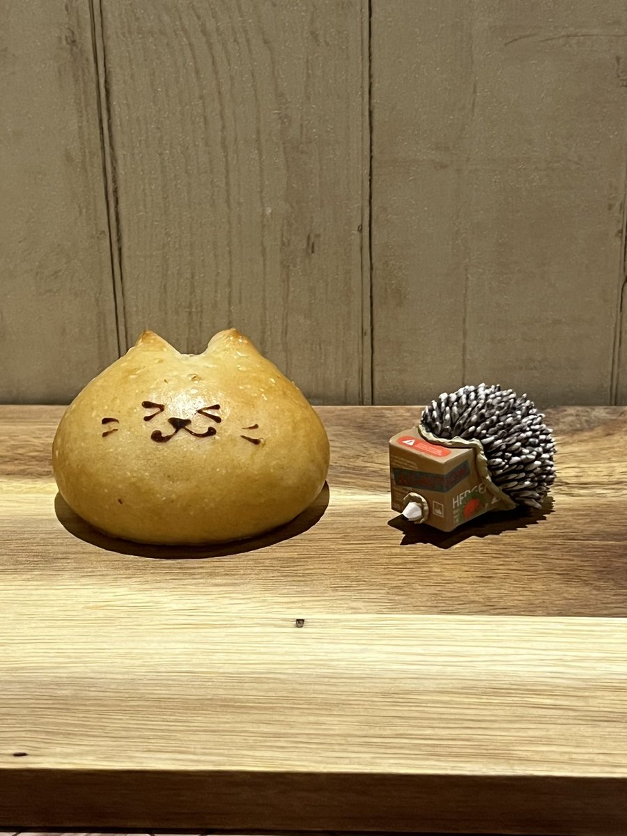 Cafe712_kobe's tweet photo. 🐱✨ まるで猫が微笑んでいるような「ねこパン」！その可愛さにきっと癒されるはず。ぜひこの愛らしい一品をチェックしてみてくださいね！どんな動物パンを作ってほしいですか？#どうぶつパン #ねこパン #神戸パン https://t.co/EnBuIduzeY
