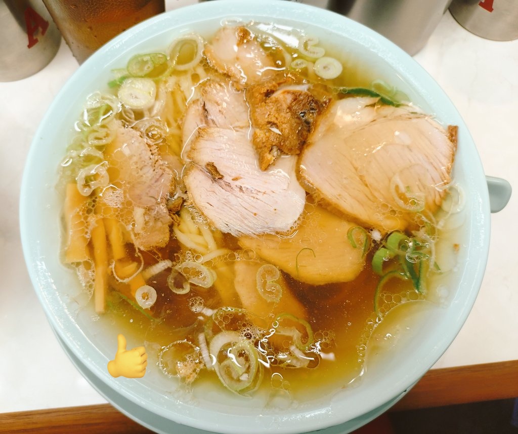 NBOcom's tweet photo. 先日初めて行ったニューともちんラーメン西池袋店
中華そば790円ご飯付き
立食いの店
夜行ったら店員さんが全員外国人だった https://t.co/Rwh5SbD2qB